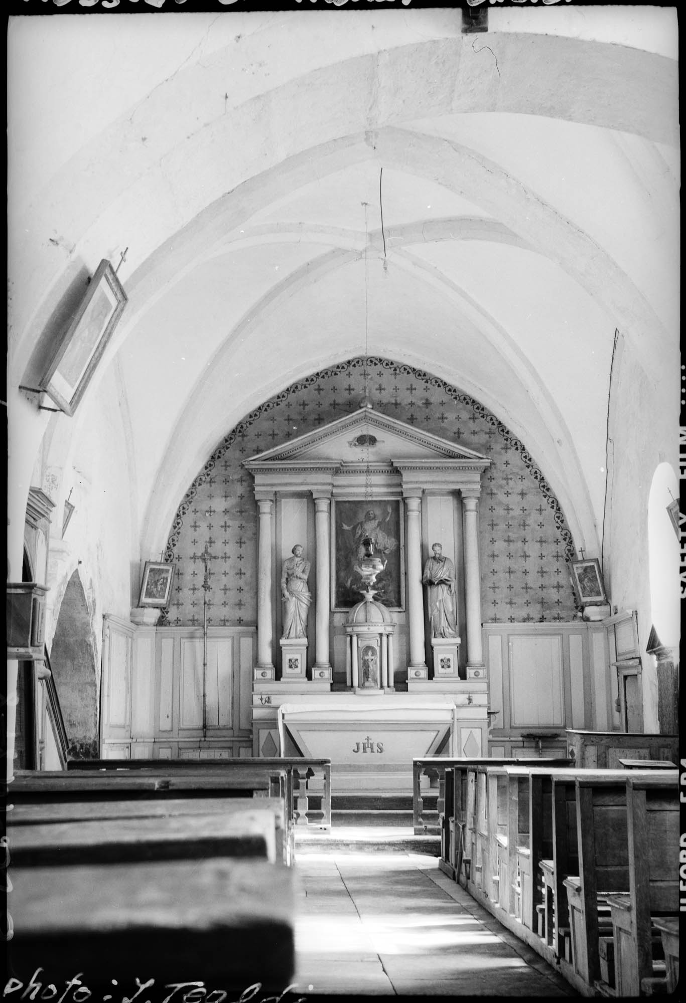 Intérieur : la nef vers le choeur