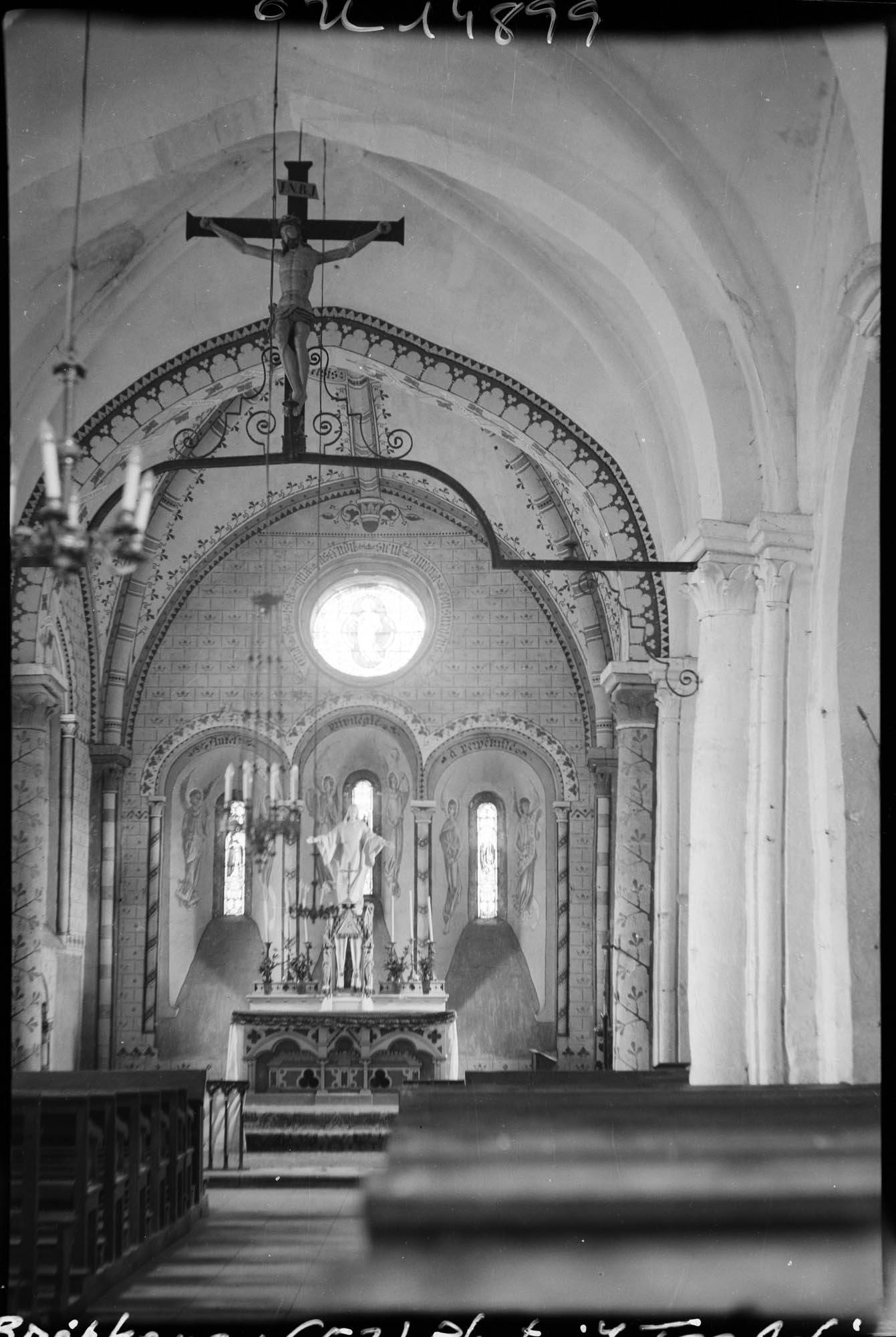 Intérieur : la nef vers le choeur