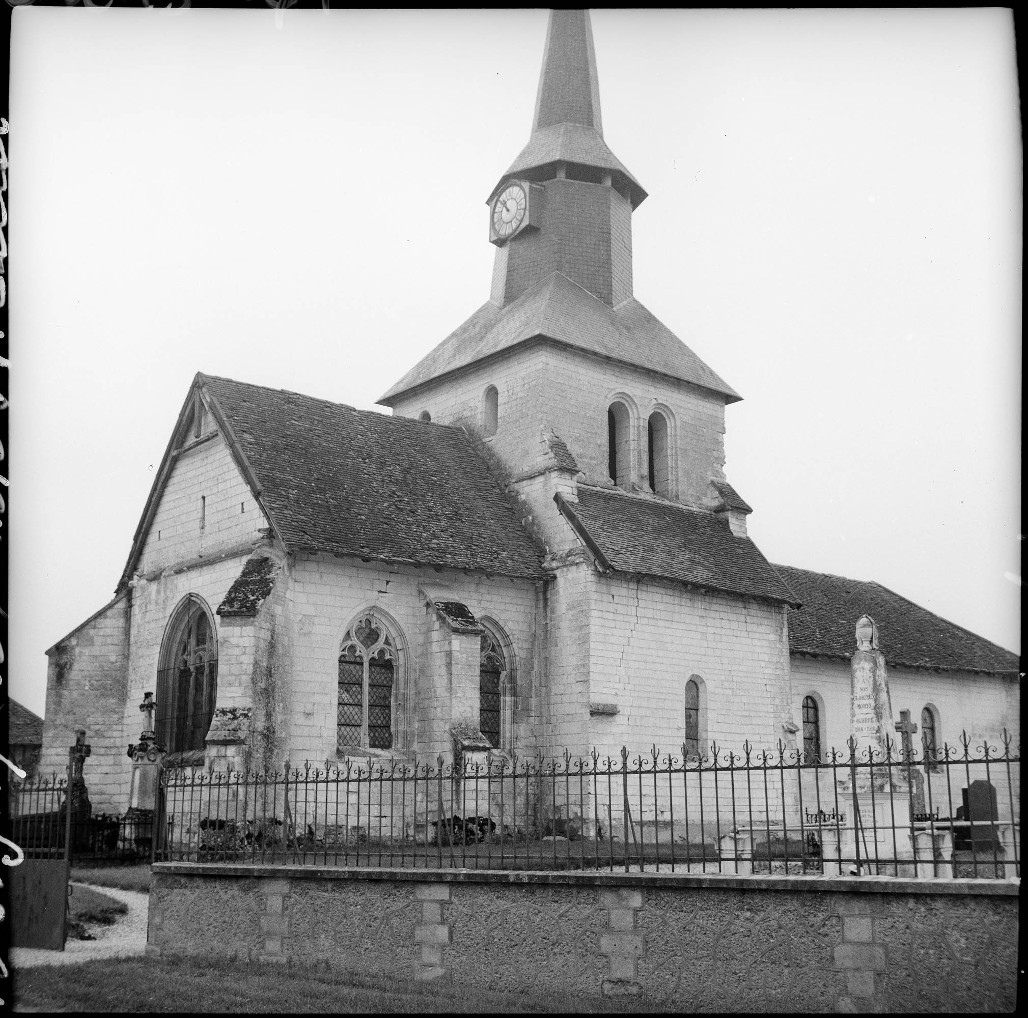 Ensemble nord-est et clocher