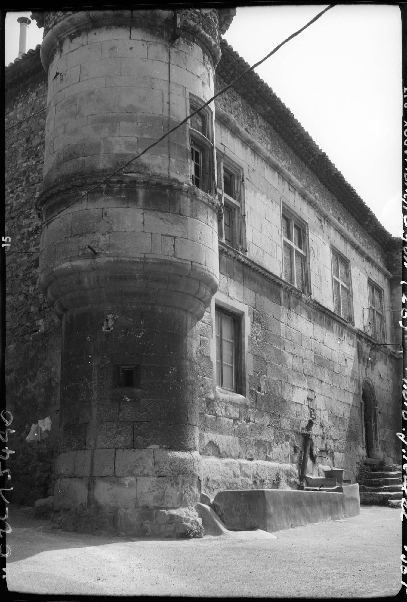 Tourelle et façade sur rue