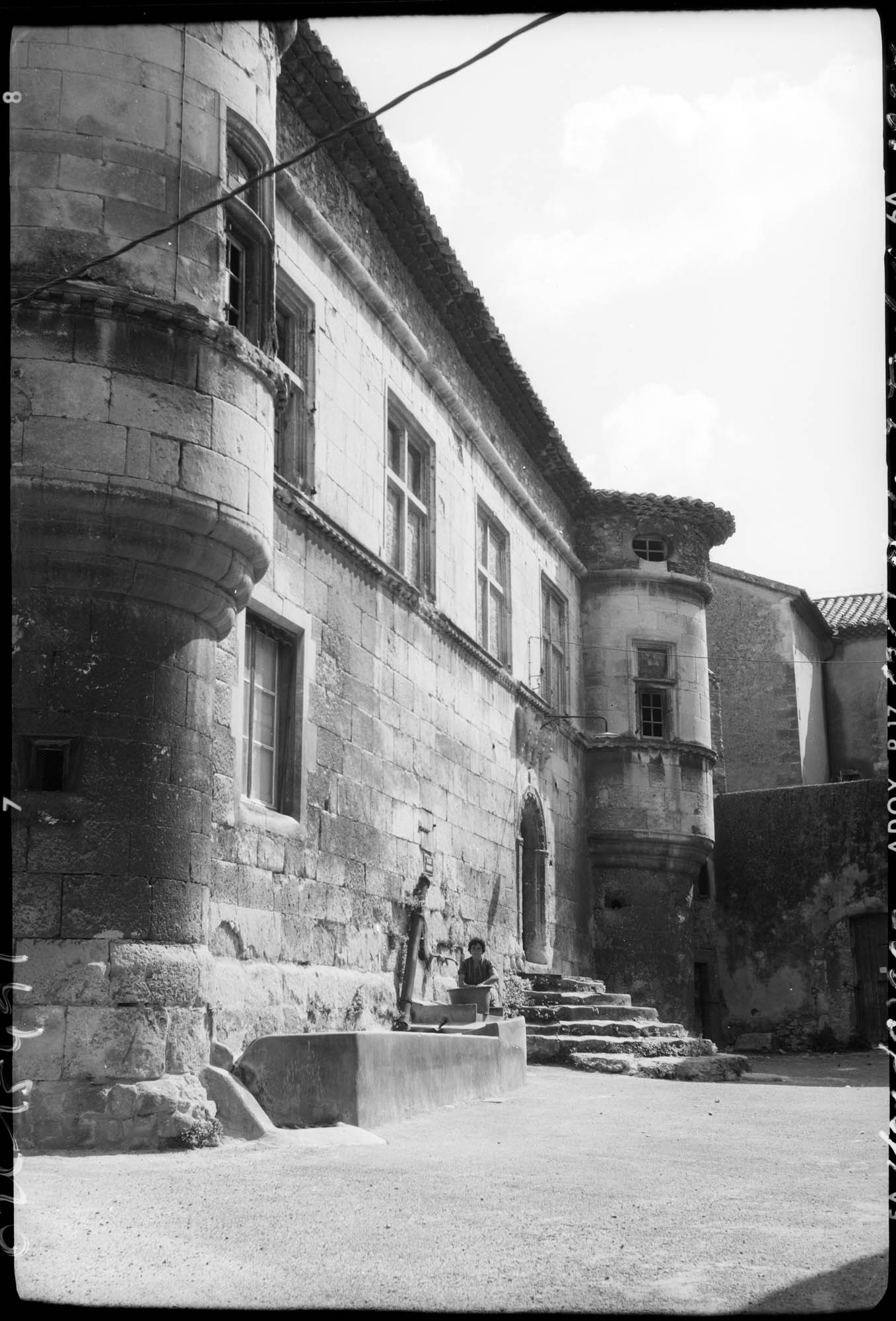 Tourelle et façade sur rue