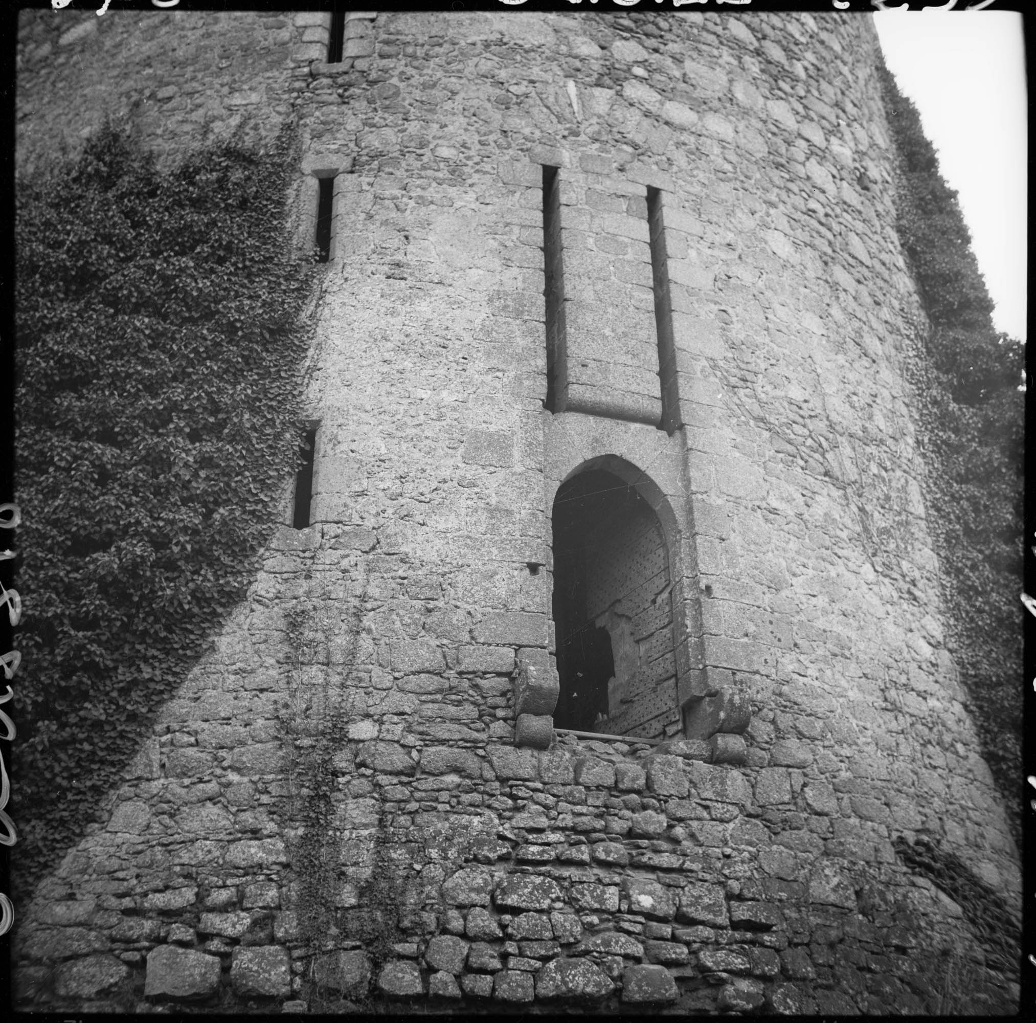 Donjon en ruines, partie inférieure