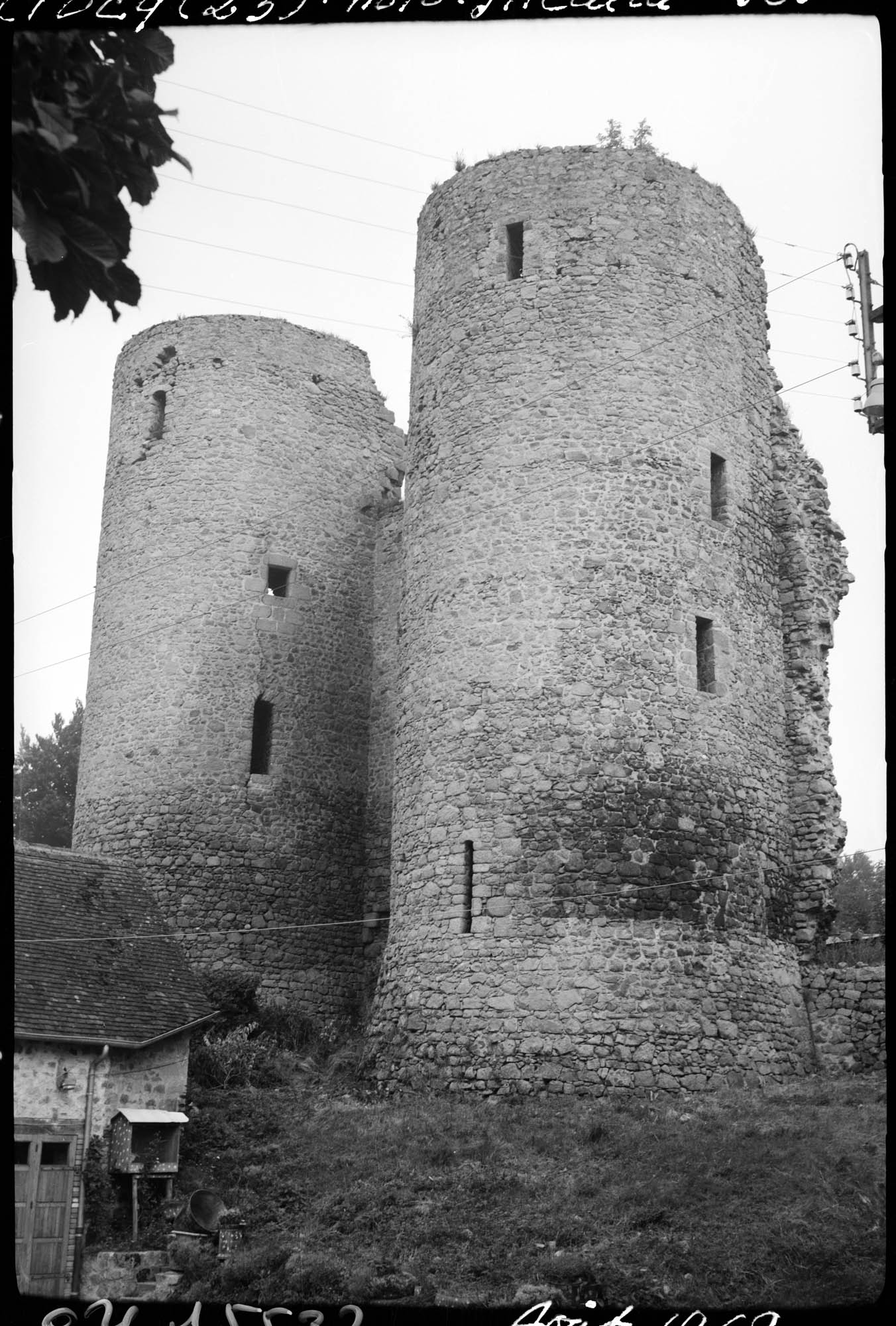 Deux tours anciennes