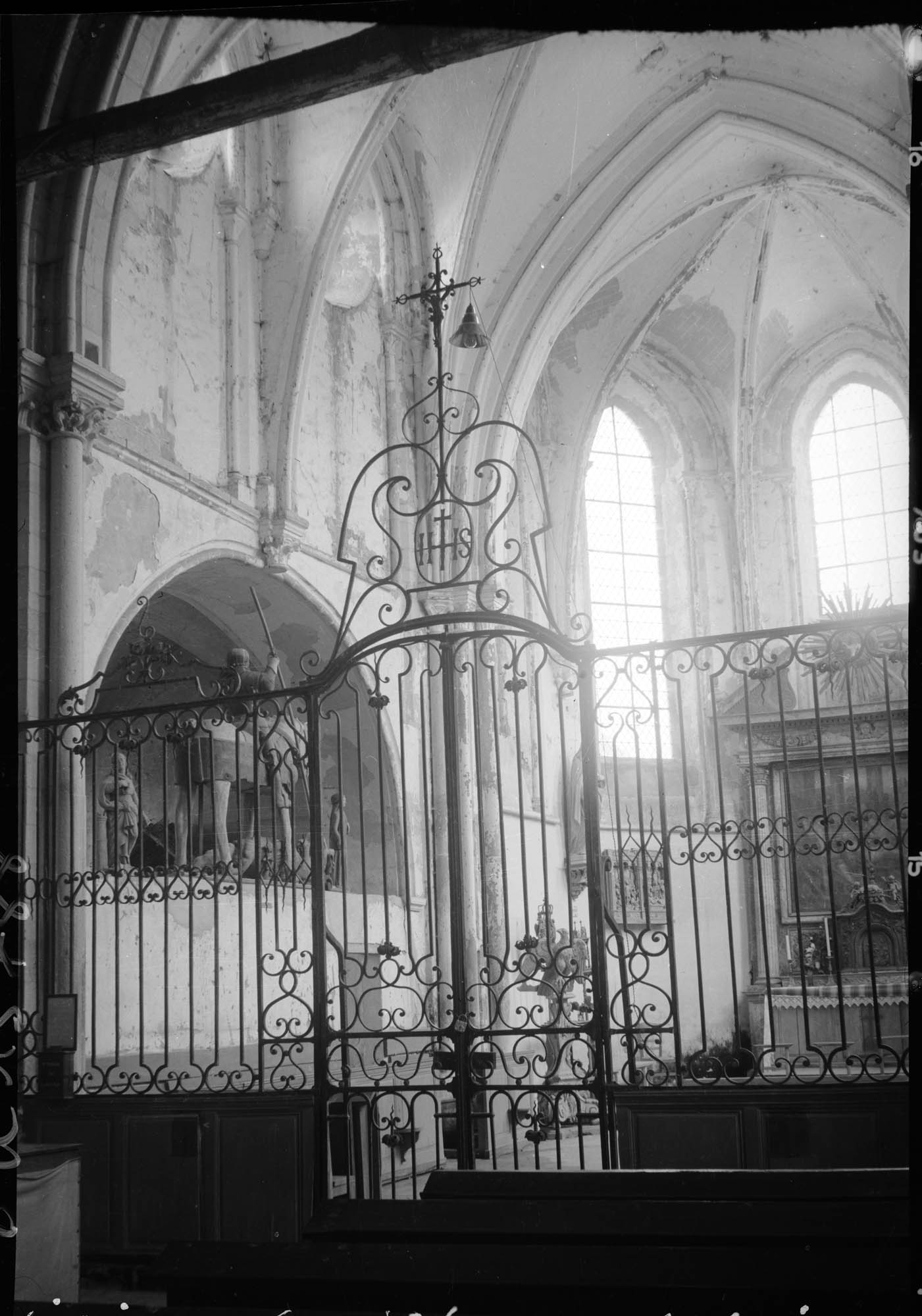 Intérieur : grille du choeur