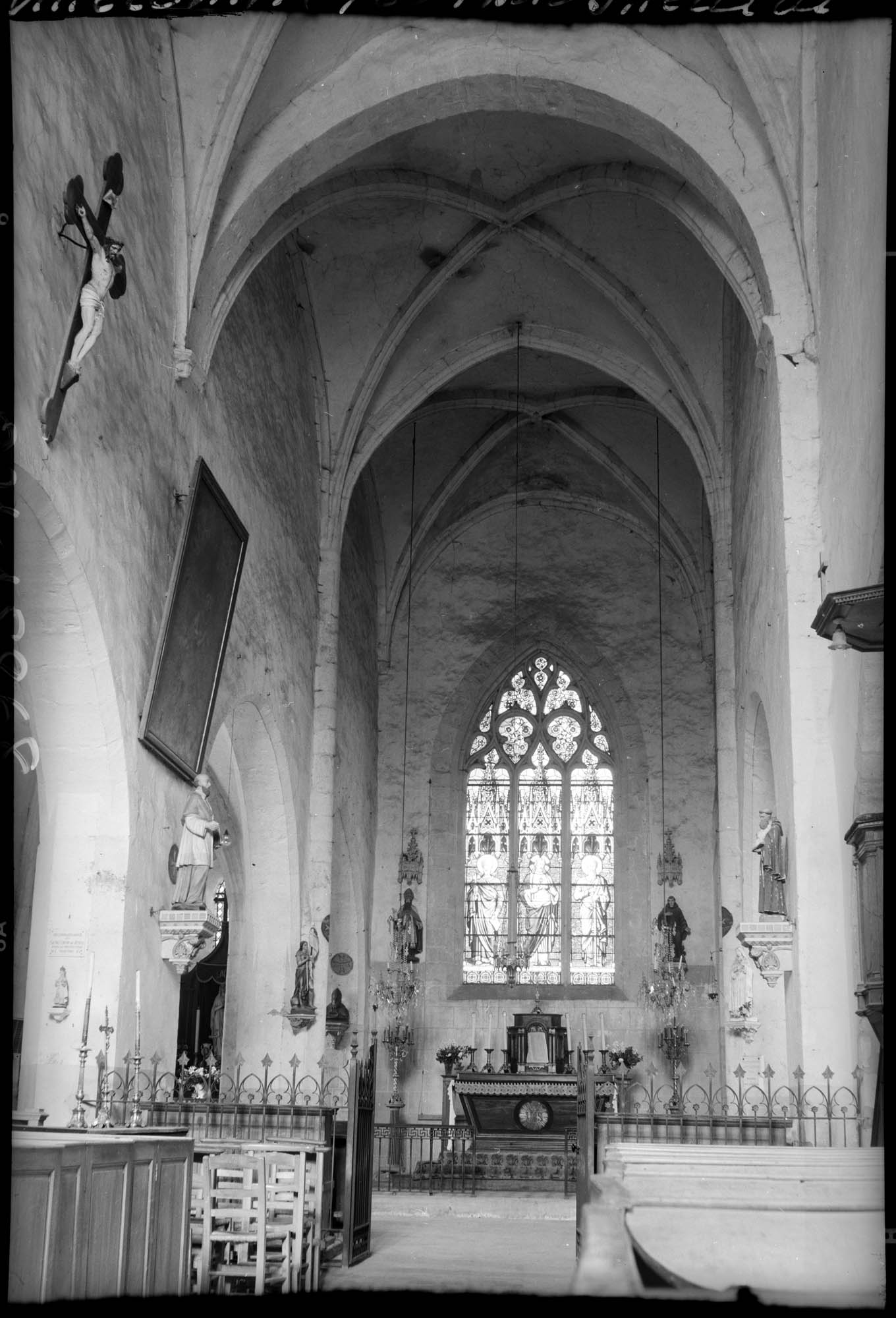 Intérieur : la nef vers le choeur