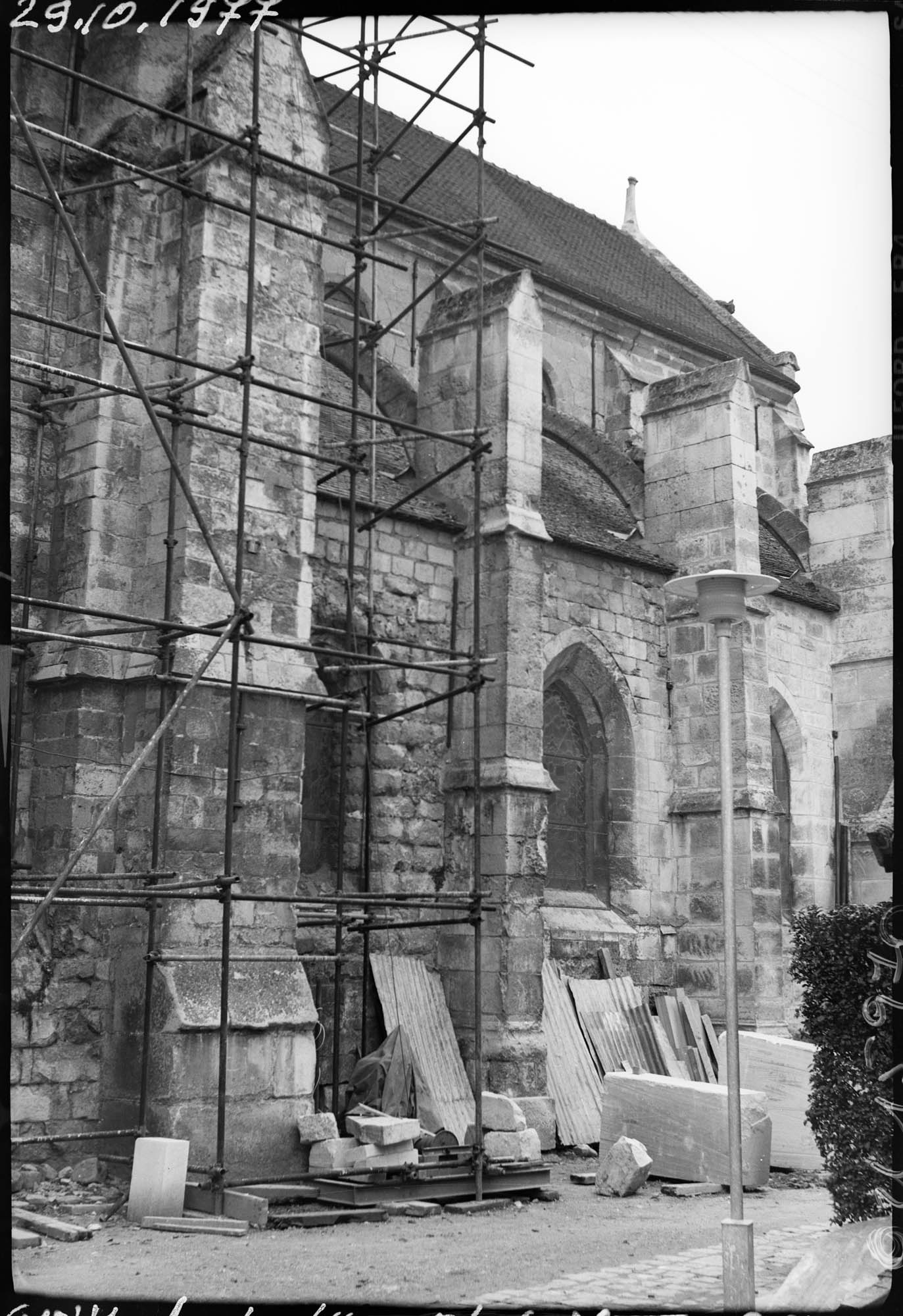 Façade nord en cours de restauration