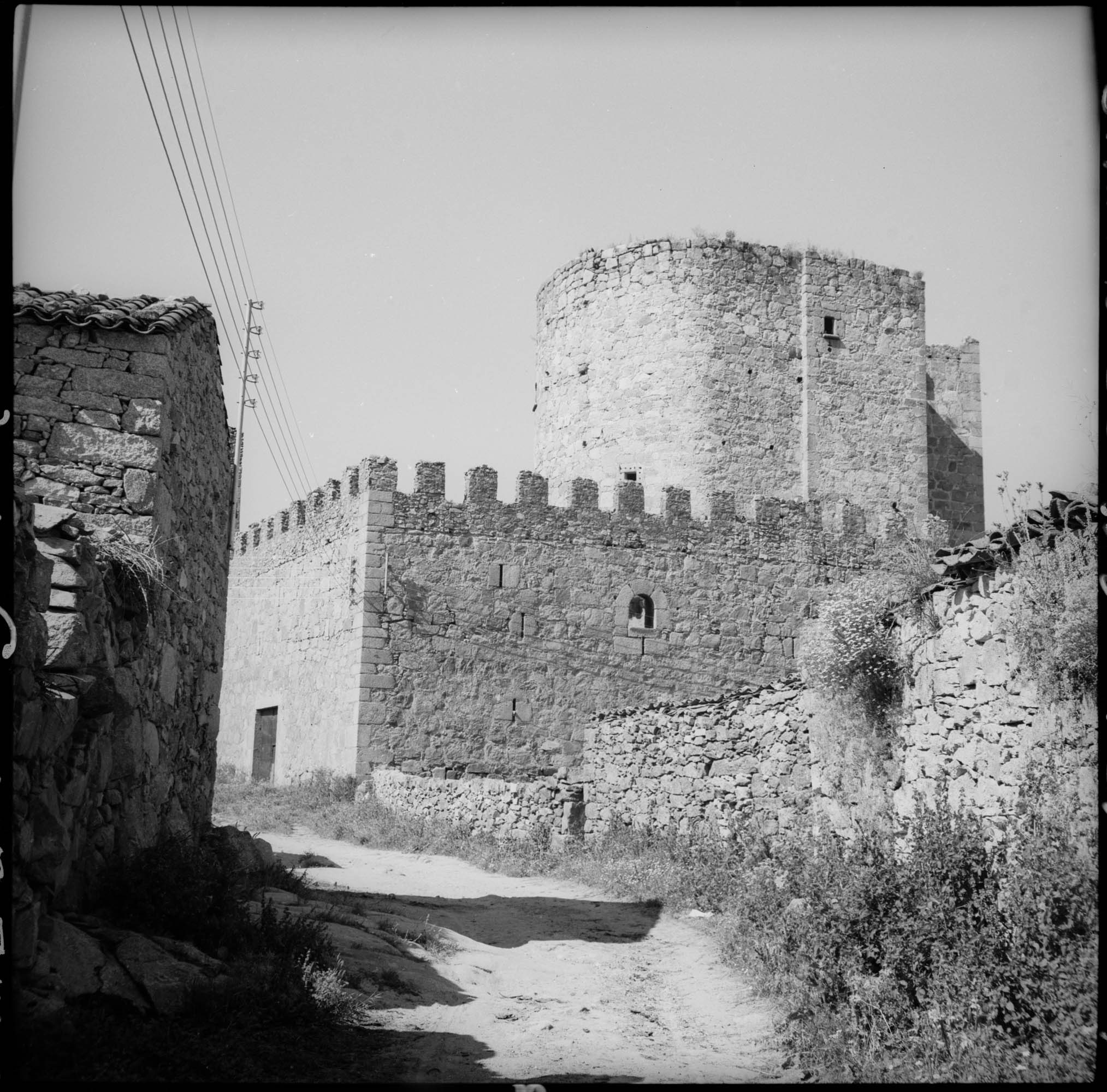 Donjon et enceinte fortifiée