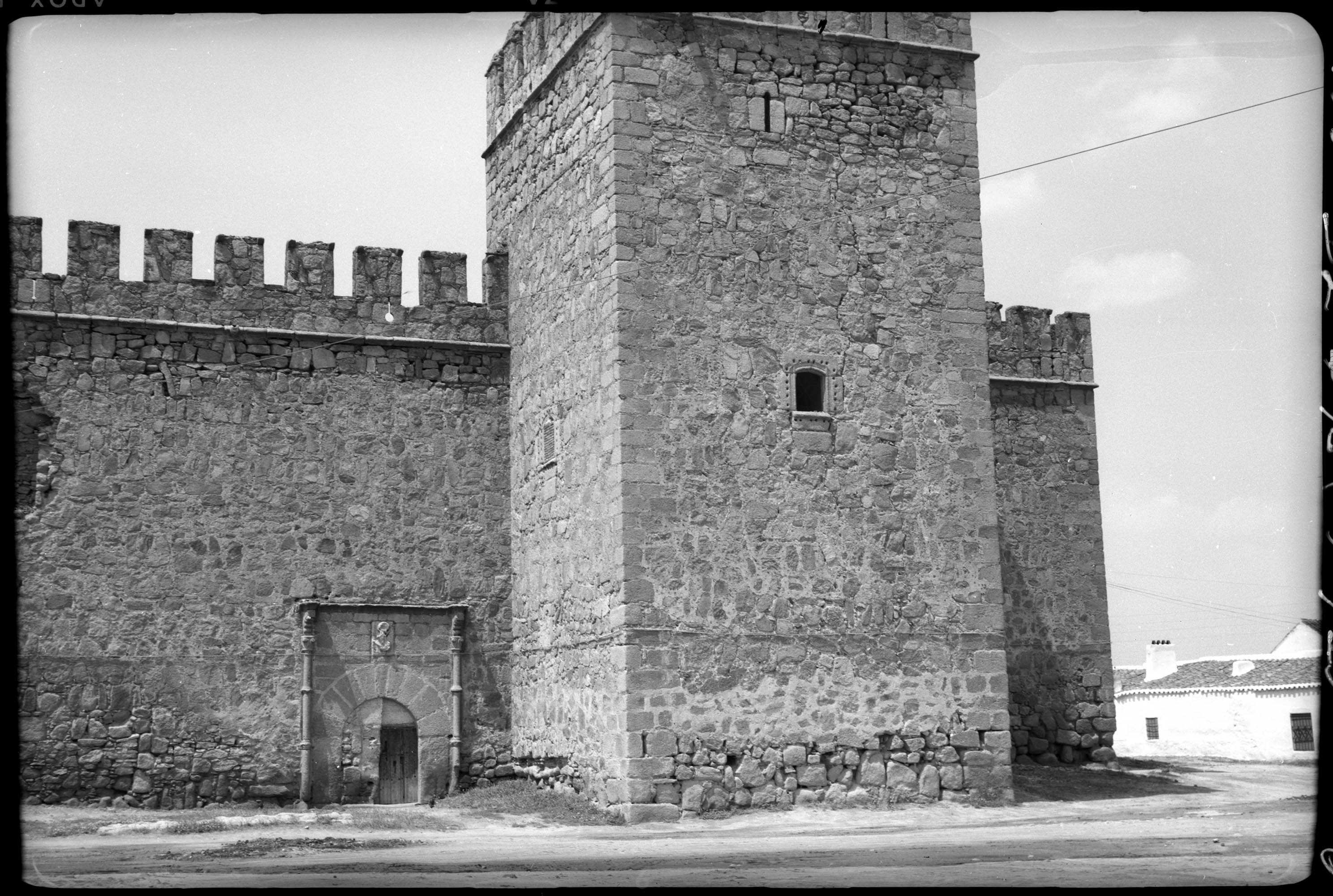 Donjon et enceinte fortifiée