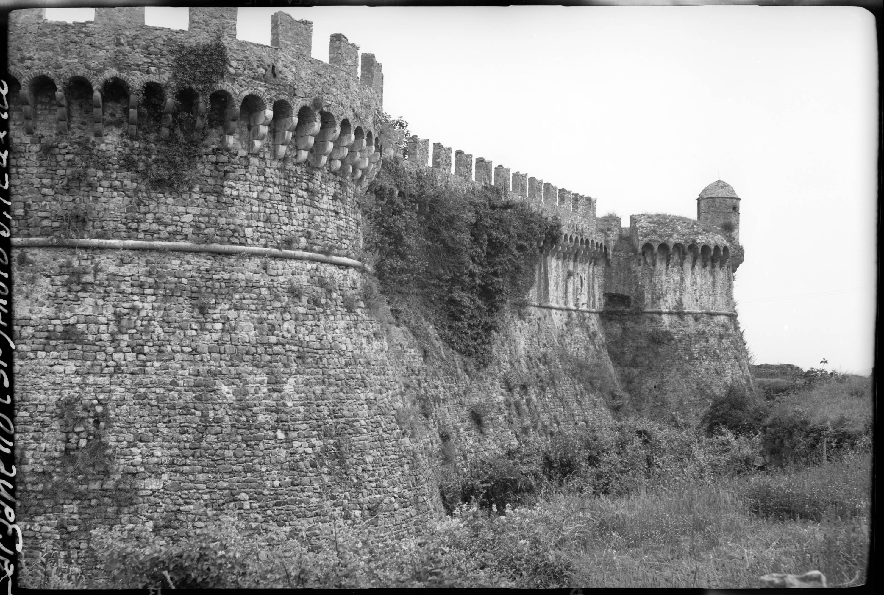 Enceinte fortifiée sur fossés