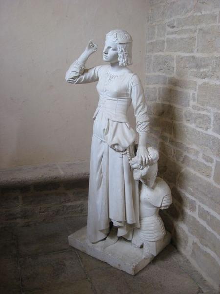 statue : Jeanne d'Arc écoutant ses voix, vue générale