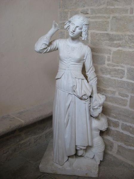 statue : Jeanne d'Arc écoutant ses voix, vue générale