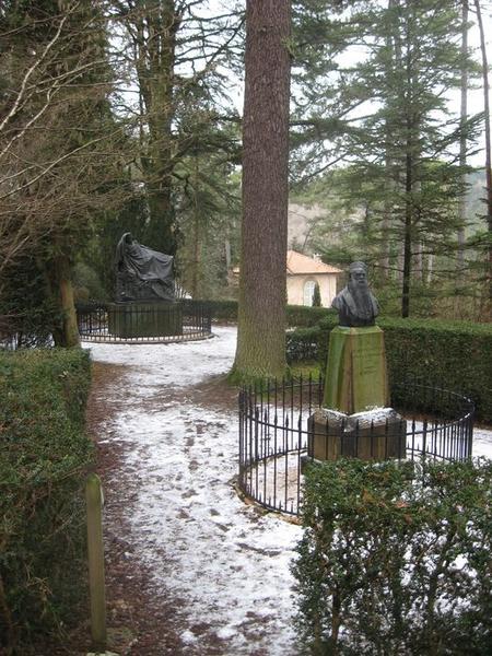 buste de François Rude, sculpture : le réveil de Napoléon 1er, vue générale des sculptures dans leur envionnement