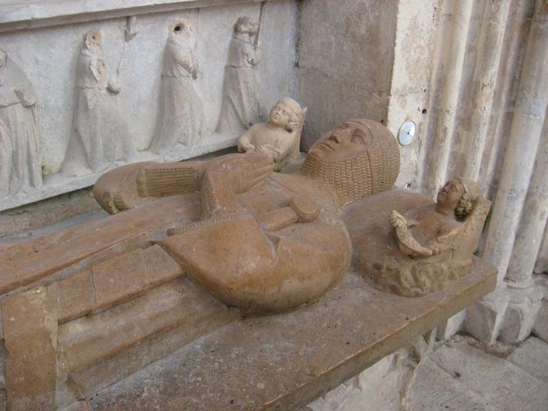 monument funéraire d'un chevalier (gisant), vue partielle