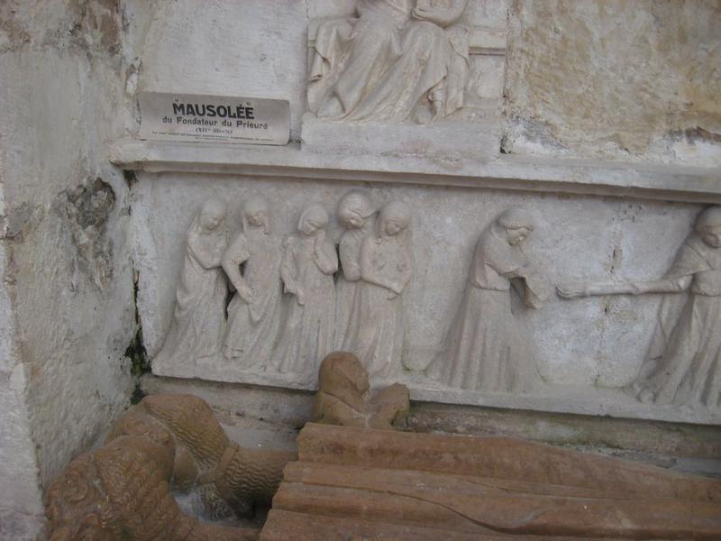 monument funéraire d'un chevalier (gisant), détail de l'enfeu