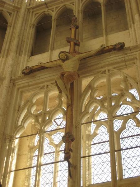 statue : Christ en croix, vue générale