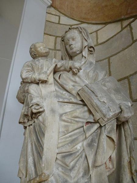 statue : Vierge à l'enfant,  vue partielle