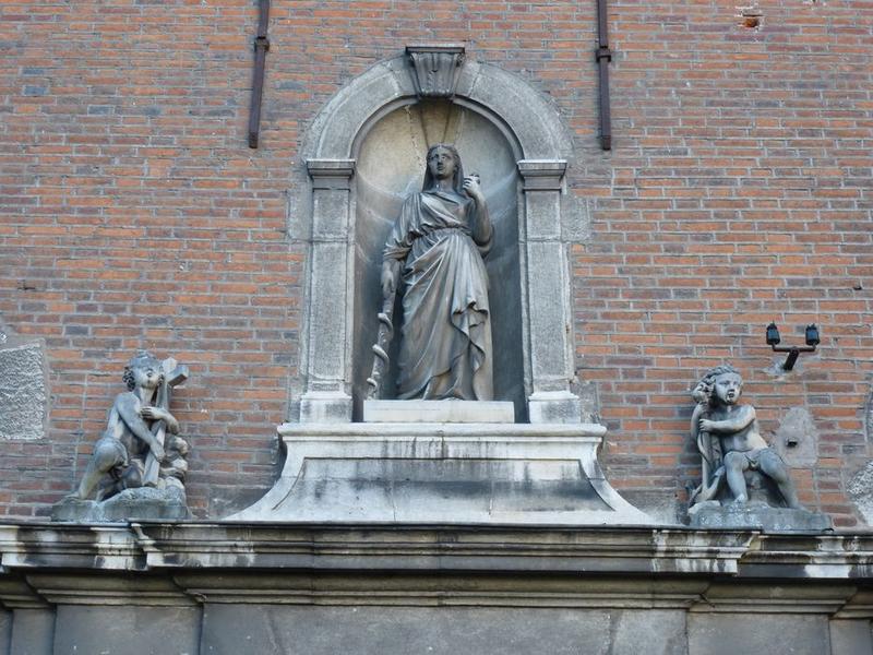 vue partielle de la façade de la chapelle