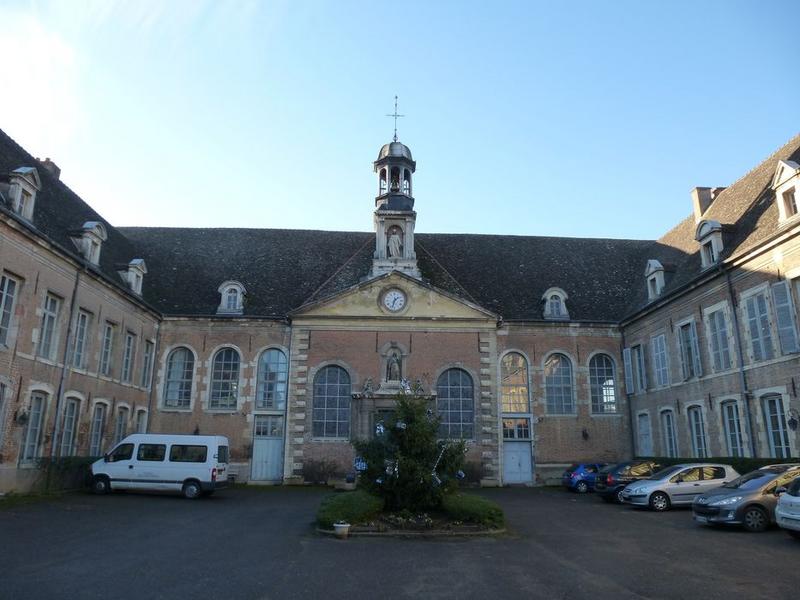 vue générale des bâtiments sur la cour d'honneur