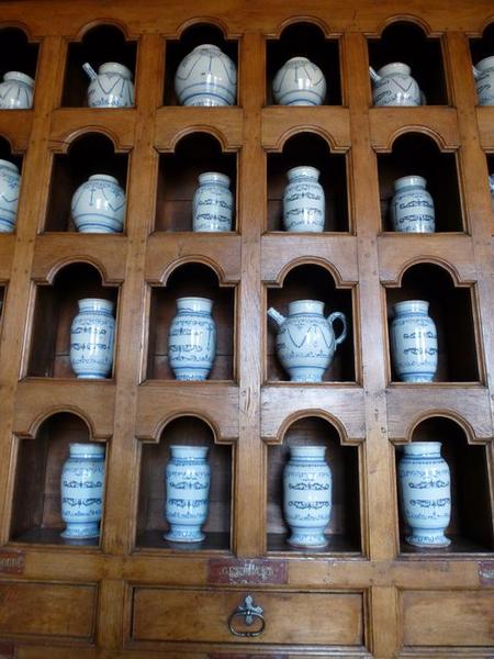 pots à pharmacie (chevrettes), vue partielle