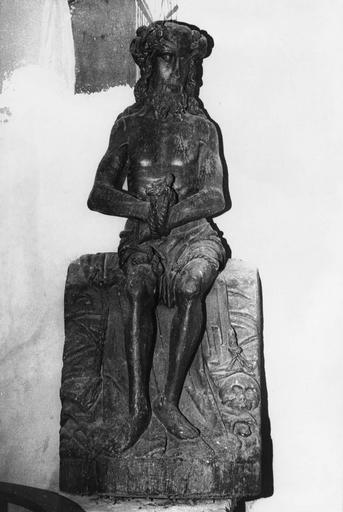 statue : Christ de Pitié, bois, 15e siècle, volé en 1974, retrouvé en 1987 - © Ministère de la Culture (France), Médiathèque du patrimoine et de la photographie (objets mobiliers), tous droits réservés