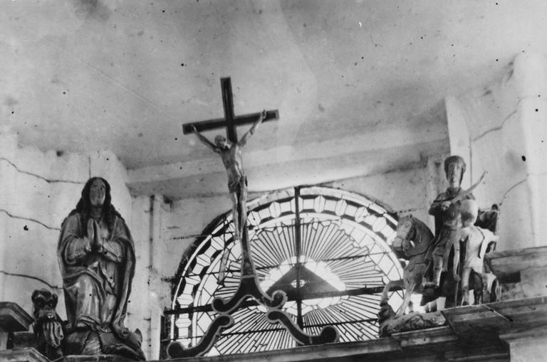 groupe sculpté : Charité de saint Martin, bois, 16e siècle, crucifix et statue de sainte Marthe, bois, 17e siècle - © Ministère de la Culture (France), Médiathèque du patrimoine et de la photographie (objets mobiliers), tous droits réservés