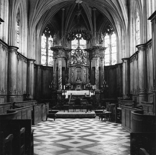 lambris de revêtement du choeur, vue d'ensemble du choeur après remise en état, nettoyage et consolidation du retable