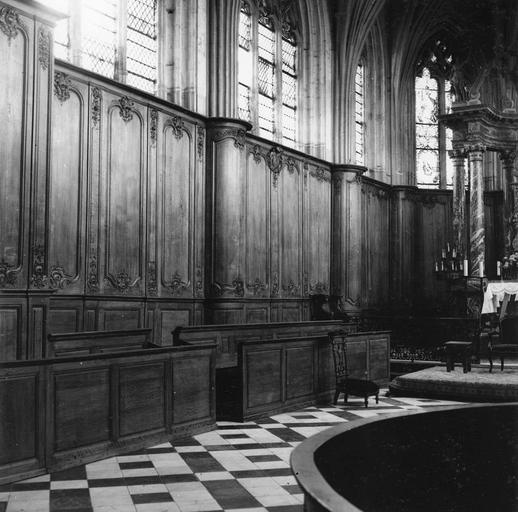 lambris de revêtement du choeur, à gauche du retable