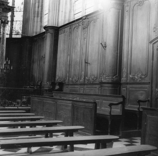 lambris de revêtement du choeur, à droite du retable