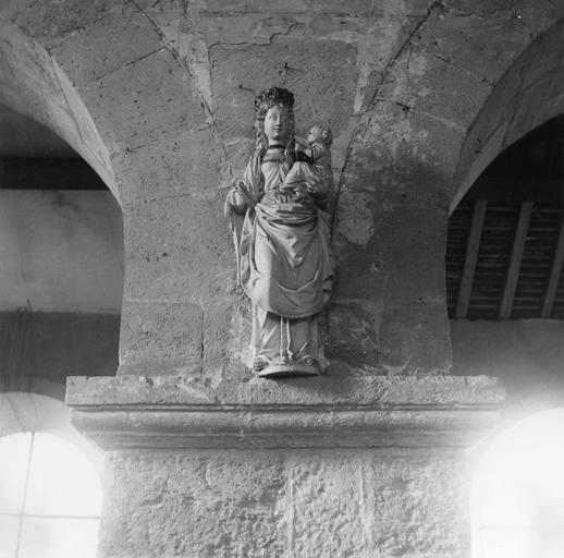 Statue : Vierge à l'Enfant