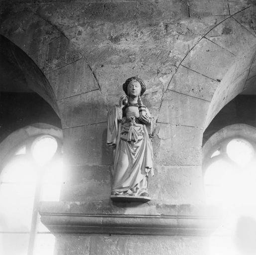 statue : sainte Marie-Madeleine ?