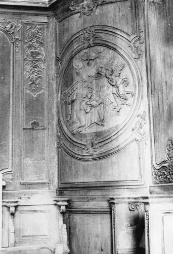 lambris de revêtement, bas-relief représentant L'Annonciation, bois, 18e siècle - © Ministère de la Culture (France), Médiathèque du patrimoine et de la photographie (objets mobiliers), tous droits réservés