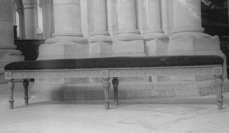 banquette époque Louis XVI - © Ministère de la Culture (France), Médiathèque du patrimoine et de la photographie (objets mobiliers), tous droits réservés