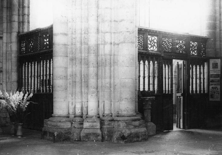 clôture de la chapelle Saint-Joseph, bois sculpté, 14e siècle