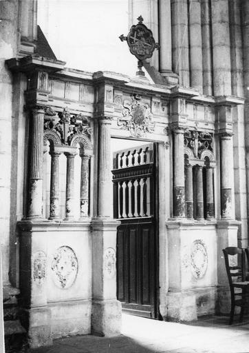 clôture du chapelle latérale, pierre, 16e siècle