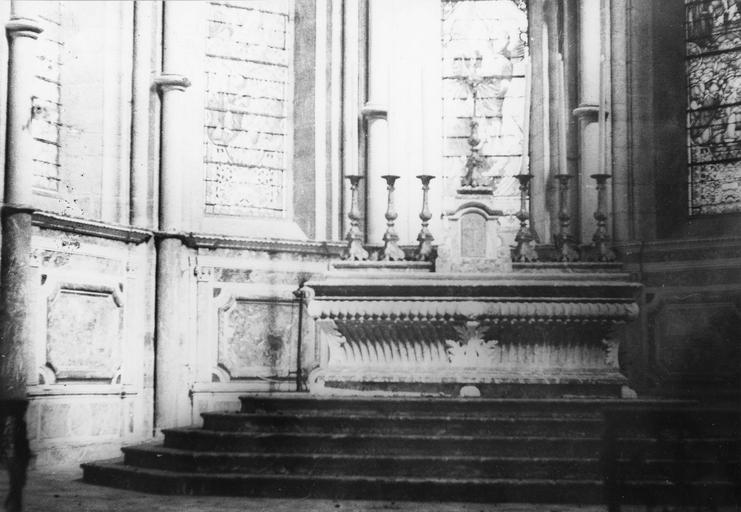 autel et décor en marbre du choeur - © Ministère de la Culture (France), Médiathèque du patrimoine et de la photographie (objets mobiliers), tous droits réservés