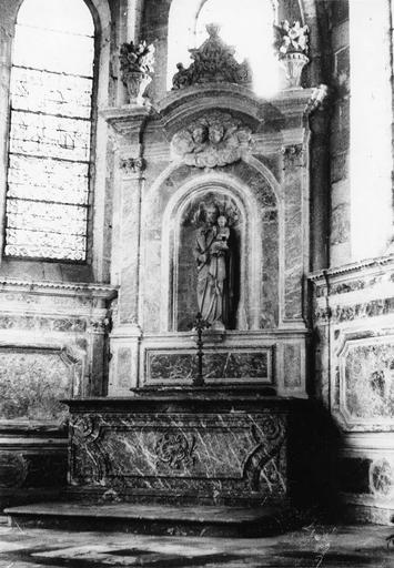 autel latéral et statue : saint Joseph et l'Enfant - © Ministère de la Culture (France), Médiathèque du patrimoine et de la photographie (objets mobiliers), tous droits réservés