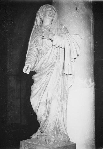 statue : Vierge, provenant de la chartreuse de Bourgfontaine, pierre, 18e siècle