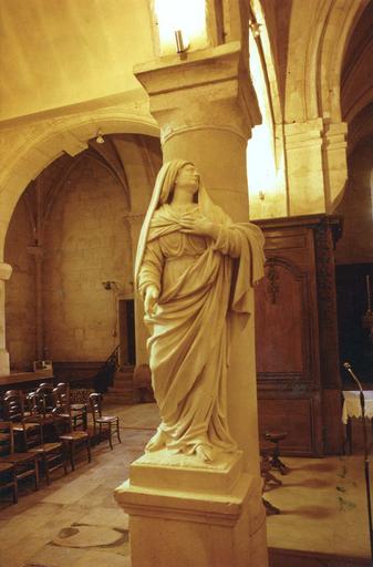 statue : Vierge, provenant de la chartreuse de Bourgfontaine, pierre, 18e siècle