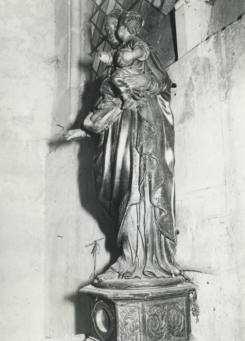 statue : Vierge à l’Enfant