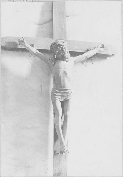 Statue : Christ en croix