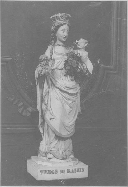 statue : Vierge aux raisins, vue générale