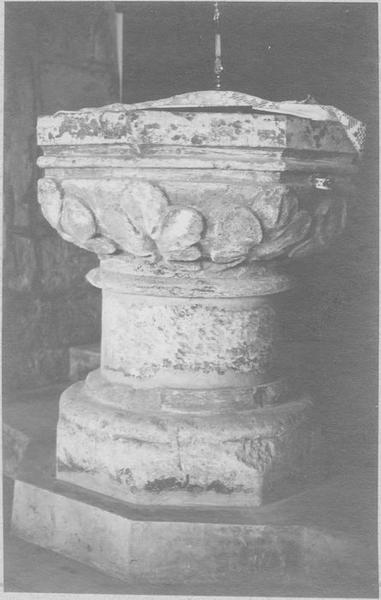 fonts baptismaux, vue générale - © Ministère de la Culture (France), Médiathèque du patrimoine et de la photographie (objets mobiliers), tous droits réservés