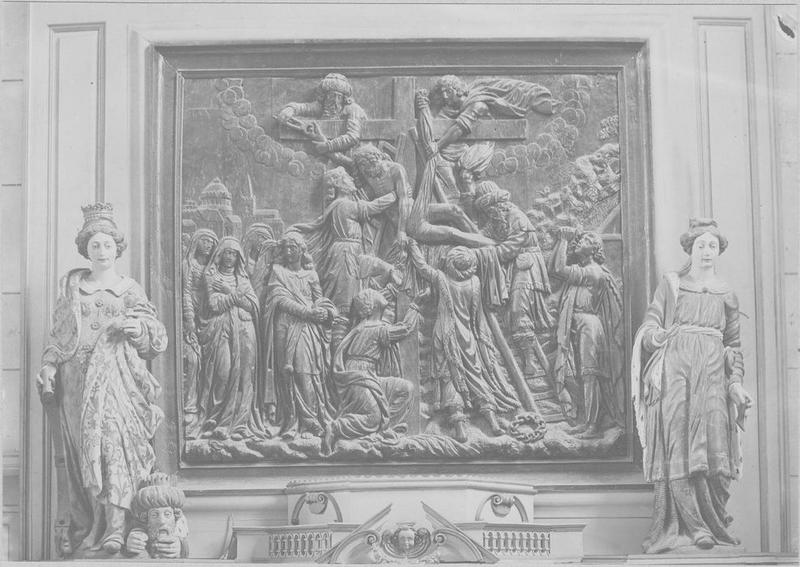 bas-relief : la Descente de Croix, vue générale ; statues ; sainte Agnès, sainte Catherine, vue générale