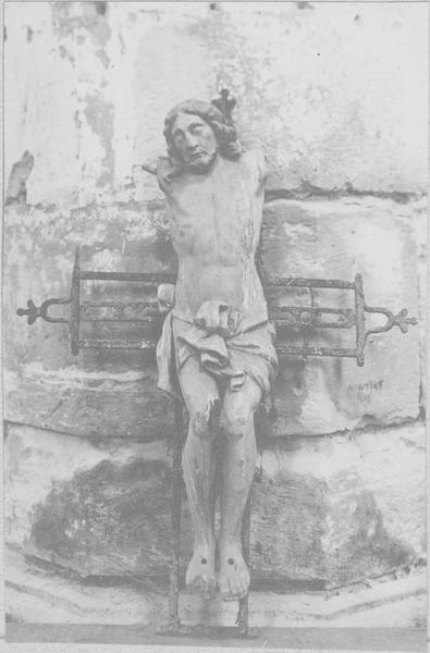 Statue : Christ en croix