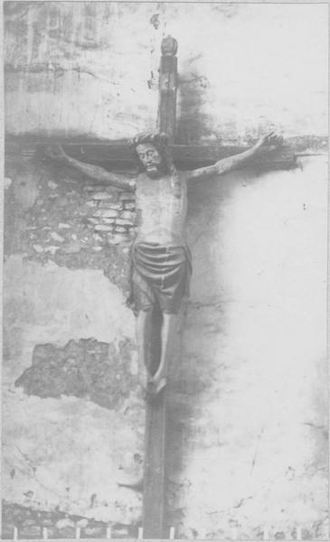 Statue : Christ en croix