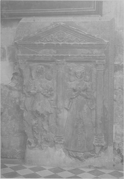 dalle funéraire de Pierre de la Vieuville et de sa femme, vue générale - © Ministère de la Culture (France), Médiathèque du patrimoine et de la photographie (objets mobiliers), tous droits réservés