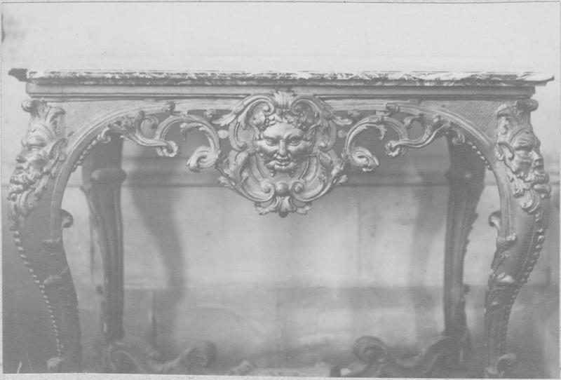 console, vue générale - © Ministère de la Culture (France), Médiathèque du patrimoine et de la photographie (objets mobiliers), tous droits réservés