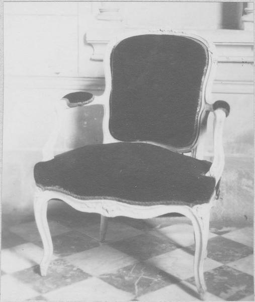 fauteuil de célébrant, vue générale - © Ministère de la Culture (France), Médiathèque du patrimoine et de la photographie (objets mobiliers), tous droits réservés