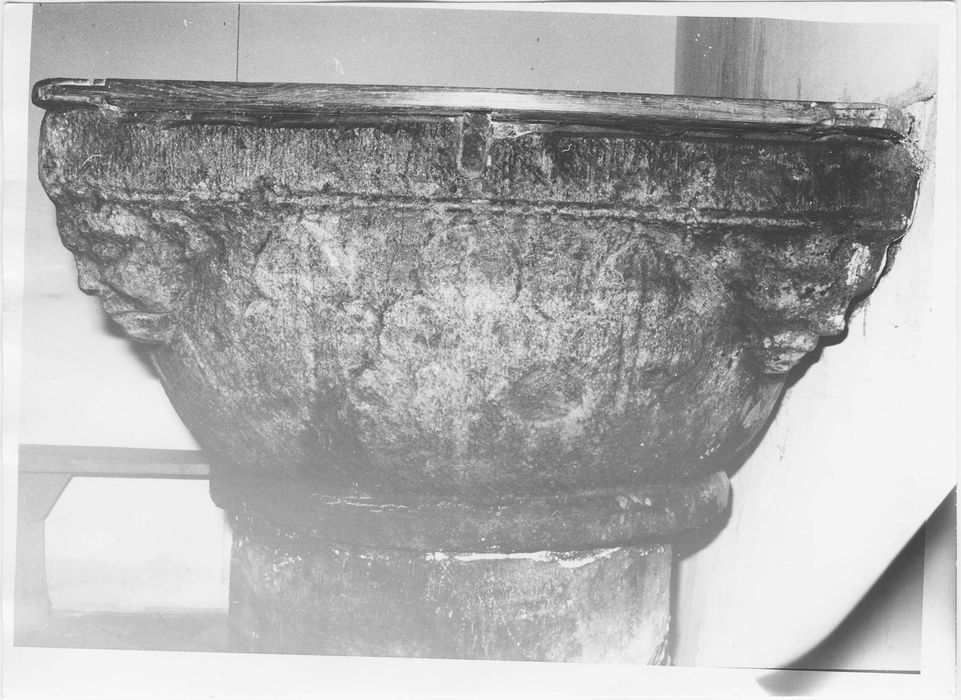 fonts baptismaux, vue générale - © Ministère de la Culture (France), Médiathèque du patrimoine et de la photographie, diffusion RMN-GP
