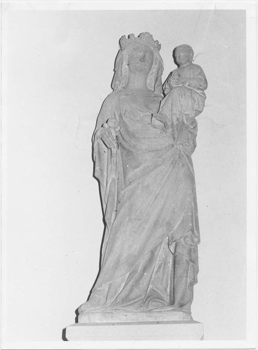 statue : Vierge à l’enfant, vue générale